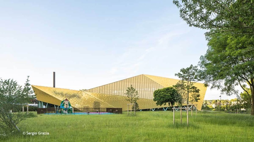 Goldnugget - Multisportkomplex La Fontaine in Antony, Frankreich Goldnugget - Multisportkomplex La Fontaine in Antony, Frankreich