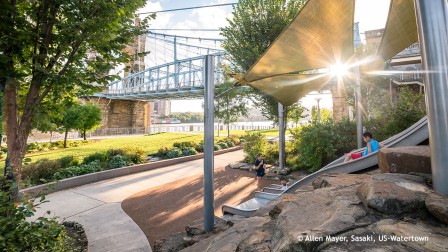 Stadtplanung: Smale Riverfront Park - Abenteuerspielplatz Stadtplanung: Smale Riverfront Park - Abenteuerspielplatz