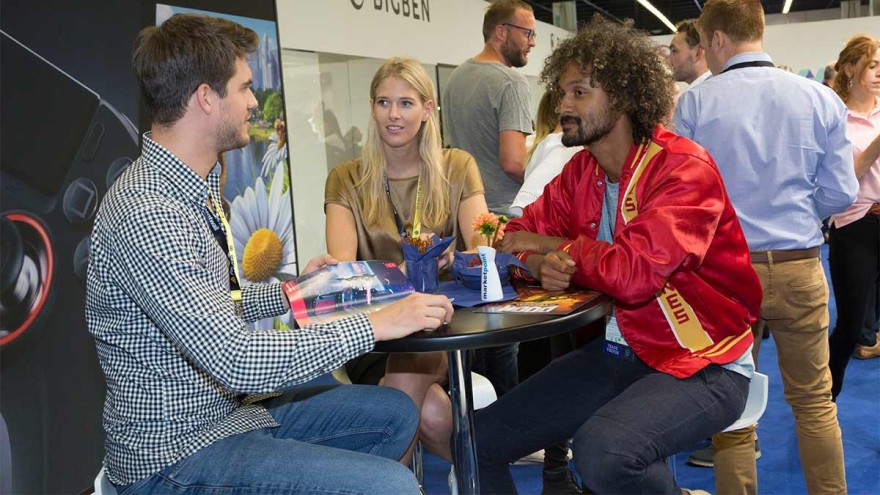 Exhibitors in conversation at the gamescom