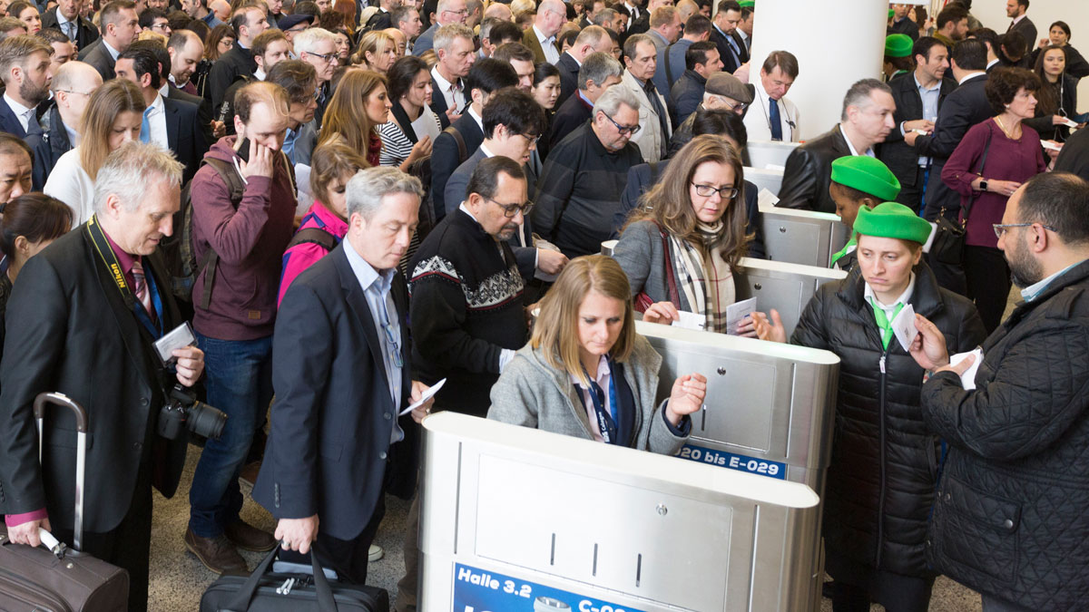 Online ticket - No waiting time at the cash register Online ticket - No waiting time at the cash register