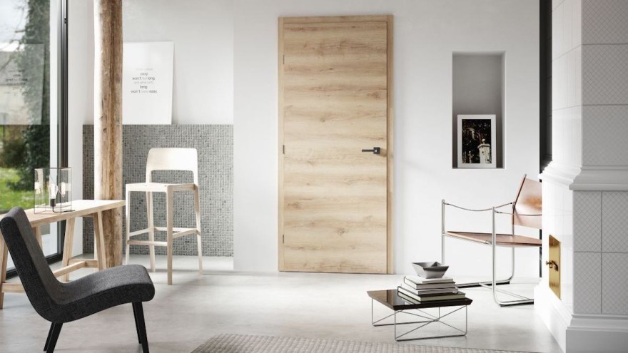Anwendung der antibakteriellen Oberfläche Celestine Oak an einer Tür © impress © impress