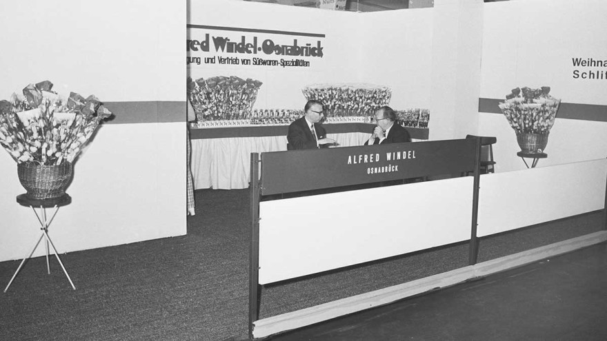 Übersichtlich und strukturiert präsentiert sich die Windel Group 1971 – ganz wie es „in“ in dieser Zeit war auf der ISM Übersichtlich und strukturiert präsentiert sich die Windel Group 1971 – ganz wie es „in“ in dieser Zeit war auf der ISM