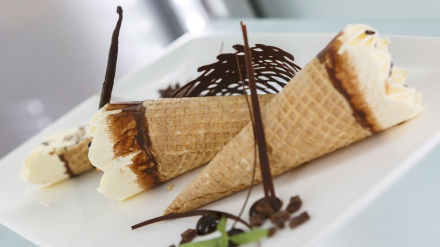 Schon im alten China und in der europäischen Antike war die kühle Süßigkeit beliebt. Auf der ISM wird sie in Form von Fruchteis, Milchspeiseeis und vorportionierten Artikeln präsentiert. Frozen Yogurt ist als jüngerer Verwandter der Eiscreme ebenfalls vertreten. Tiefkühlkuchen und Tiefkühlgebäck runden das süße TK-Angebot ab.