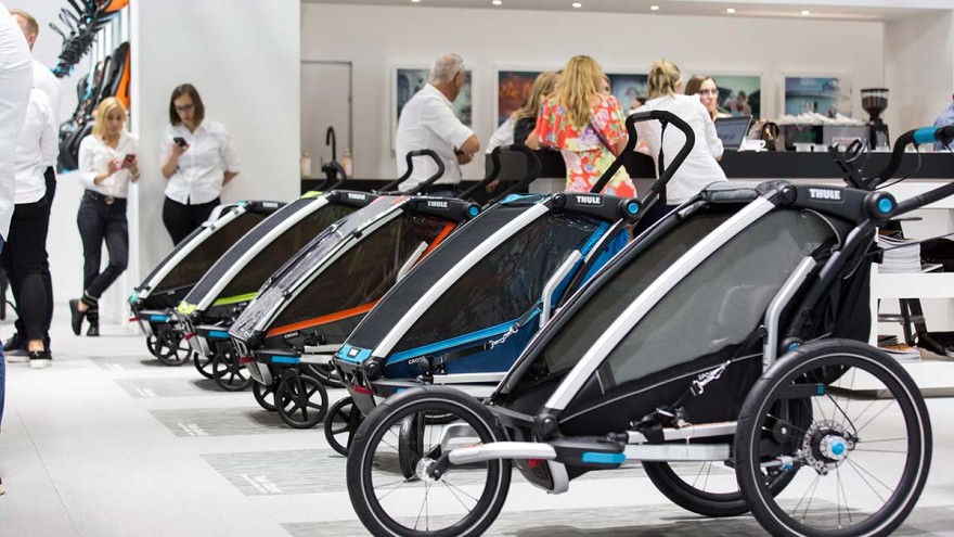 Toting kids along on a bike means increased mobility for parents. ©Koelnmesse kids seat, trailer, bike, child seat, bicycle trailer, children's products