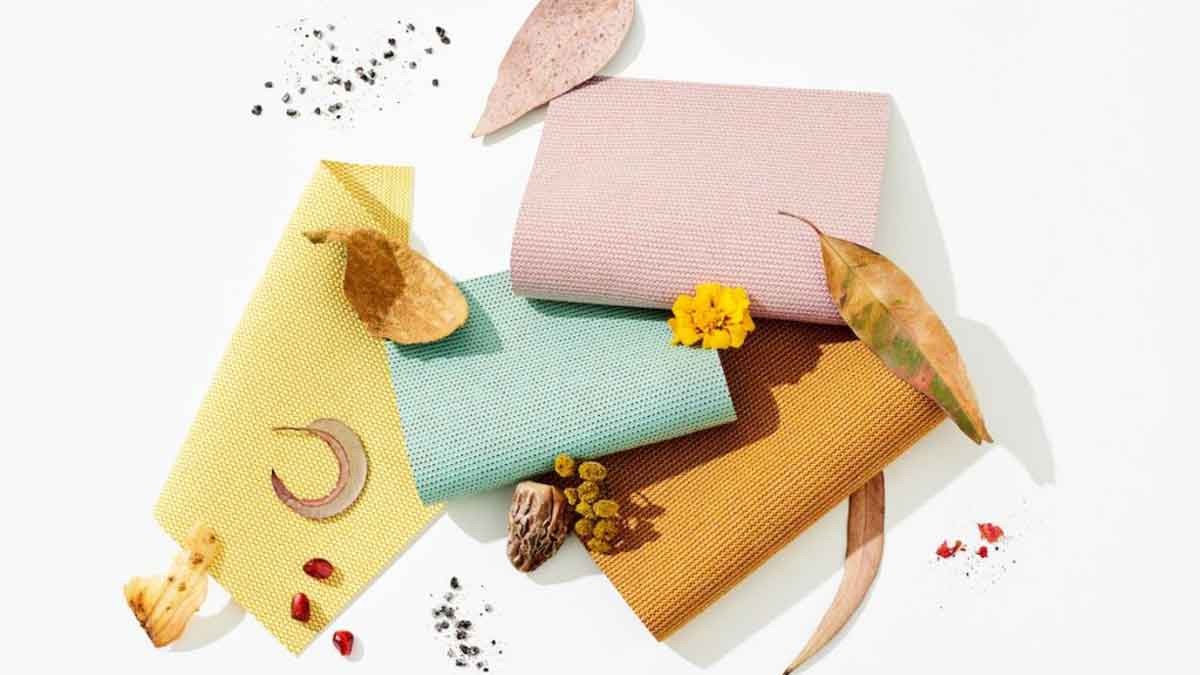Der Möbelstoff „Patio“ hat ein besonders resistentes Finish für feuchte Außenbereiche © Kvadrat Der Möbelstoff „Patio“ hat ein besonders resistentes Finish für feuchte Außenbereiche © Kvadrat