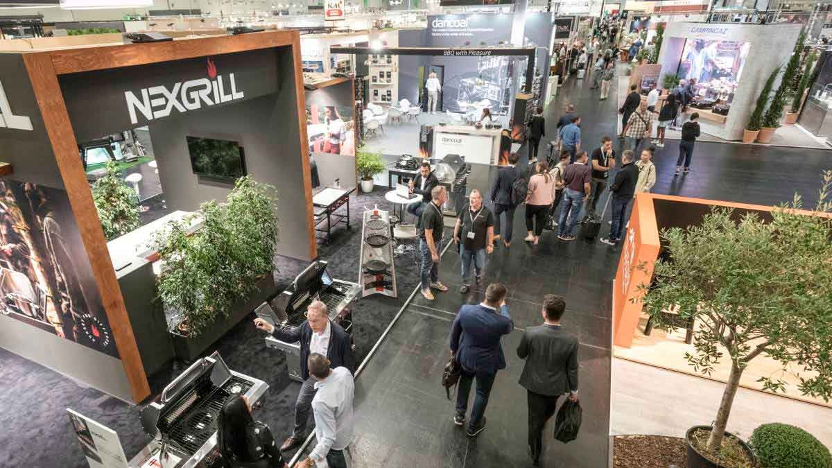 Mit der Verlegung wird die Messe dem veränderten Orderverhalten der Branche besser gerecht. Mit der Verlegung wird die Messe dem veränderten Orderverhalten der Branche besser gerecht.