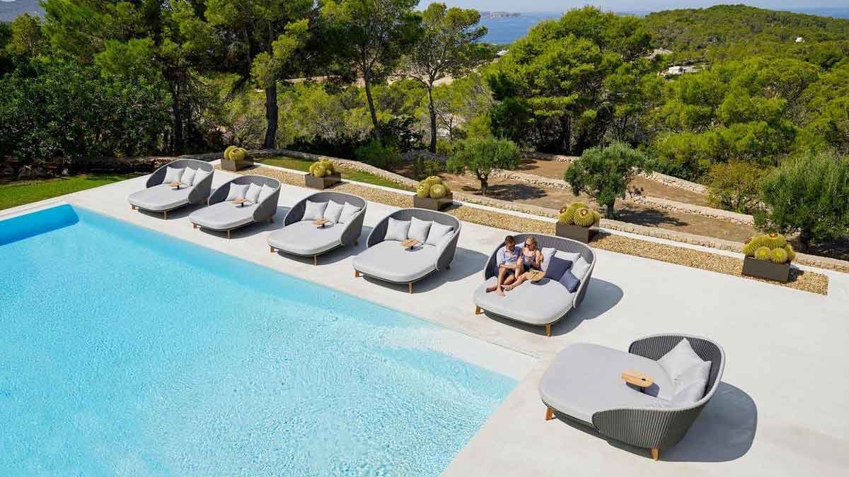 The „mega“ Lounge from Cane-line increases comfort in outdoor areas © Cane-line The „mega“ Lounge from Cane-line increases comfort in outdoor areas © Cane-line