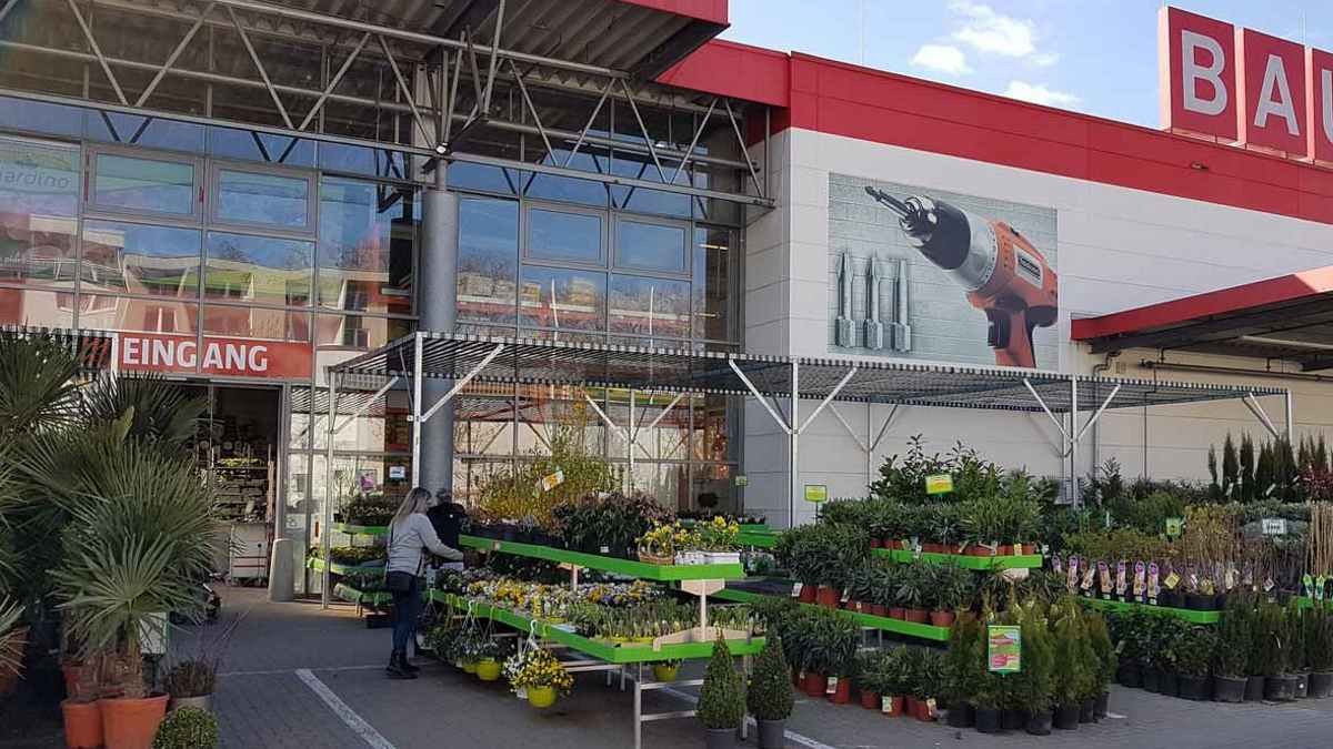 DIY stores and garden centres stock many items that are essential in these present days and thus fall under basic human supplies. – Photo: R.Moers DIY stores and garden centres stock many items that are essential in these present days and thus fall under basic human supplies. – Photo: R.Moers