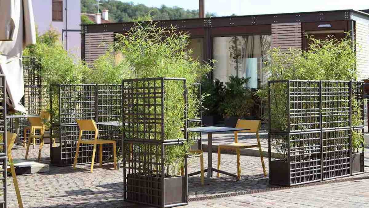 Sipario partition system made from recycled plastic from Nardi (design: Raffaello Galiotto) © Nardi Sipario partition system made from recycled plastic from Nardi (design: Raffaello Galiotto) © Nardi