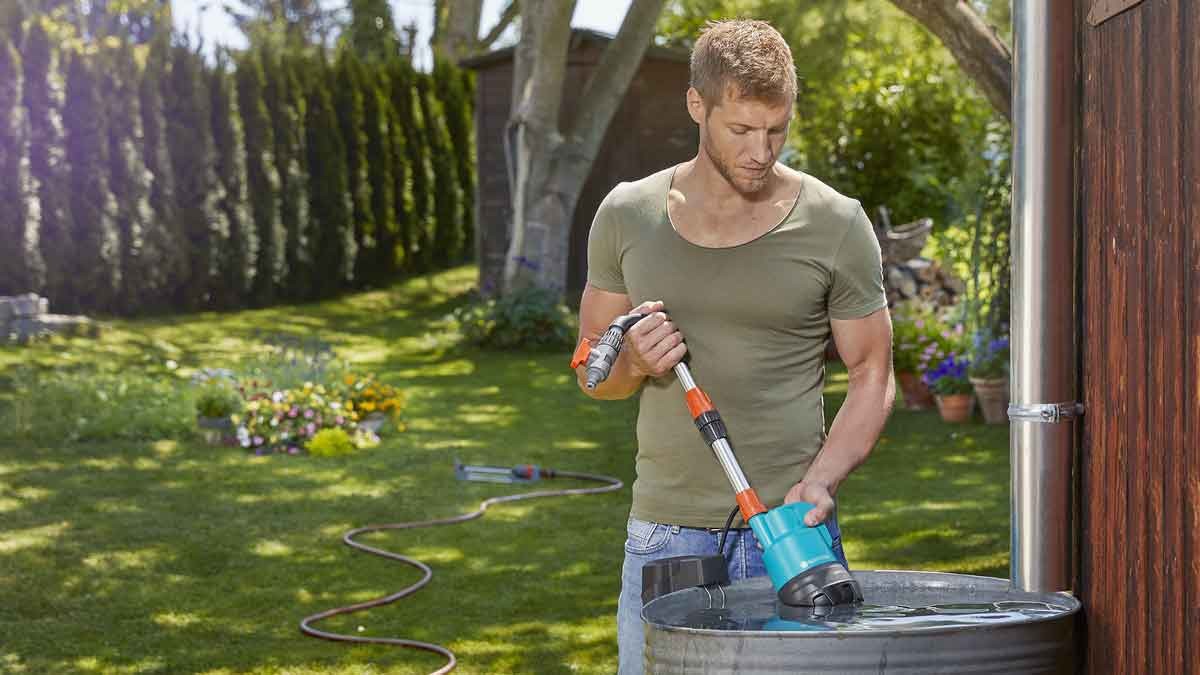 Vor allem die lebenswichtige Ressource Wasser sollte in einem nachhaltigen Garten nicht verschwendet werden. – Foto: GARDENA Vor allem die lebenswichtige Ressource Wasser sollte in einem nachhaltigen Garten nicht verschwendet werden. – Foto: GARDENA