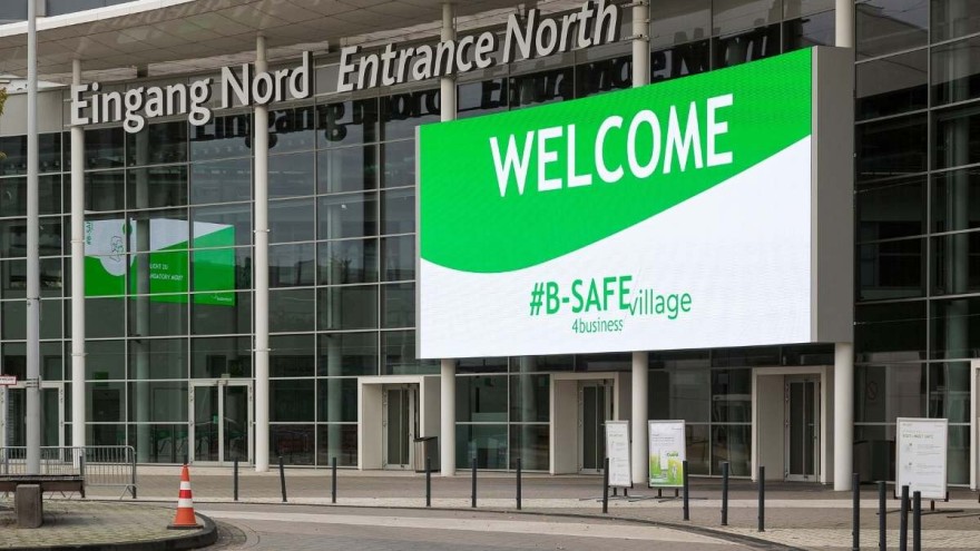 With the #B-SAFE4business-village Koelnmesse shows how trade fairs work in times of corona. With the #B-SAFE4business-village Koelnmesse shows how trade fairs work in times of corona.